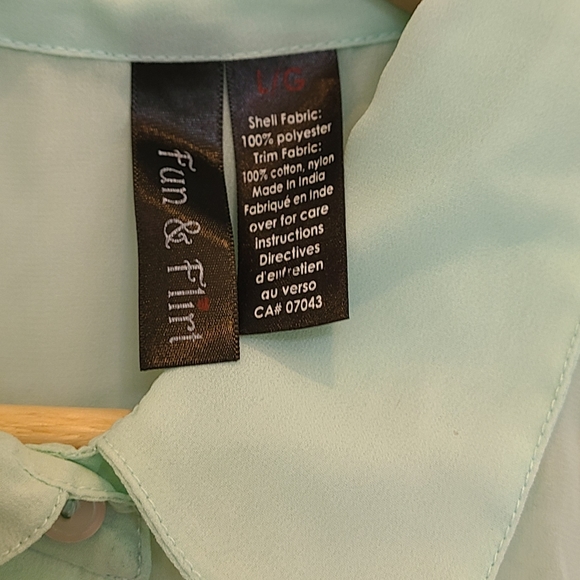 2/$20 Fun and flirt blouse - Picture 4 of 5